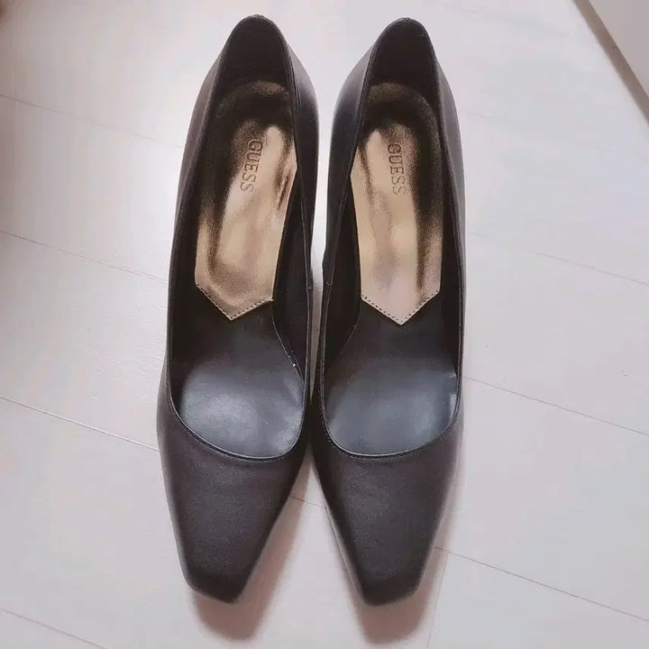 [BUNJANG] Guess Black Gold Mirror Heel Shoes / 게스 구두 블랙 골드미러힐