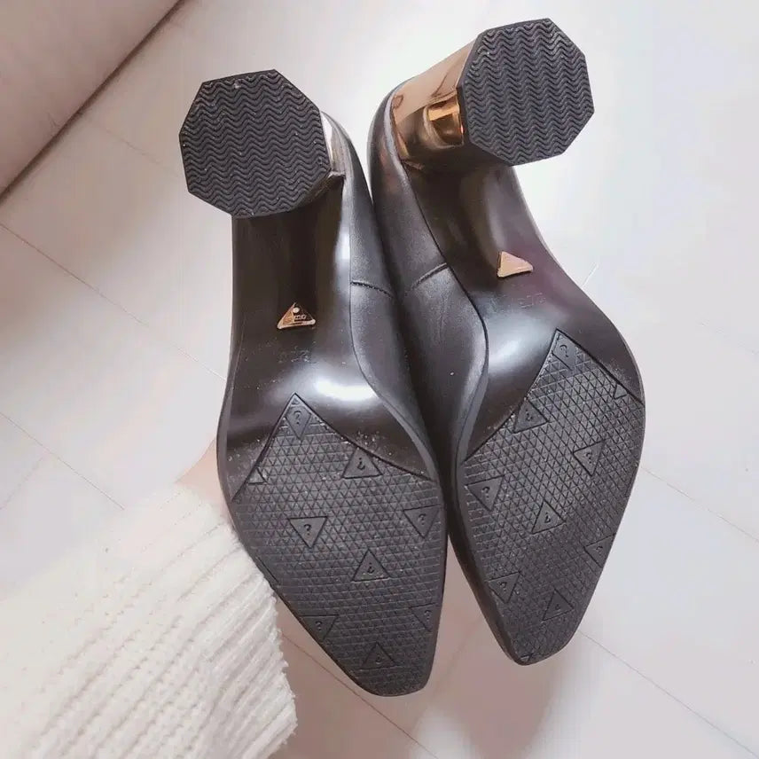[BUNJANG] Guess Black Gold Mirror Heel Shoes / 게스 구두 블랙 골드미러힐