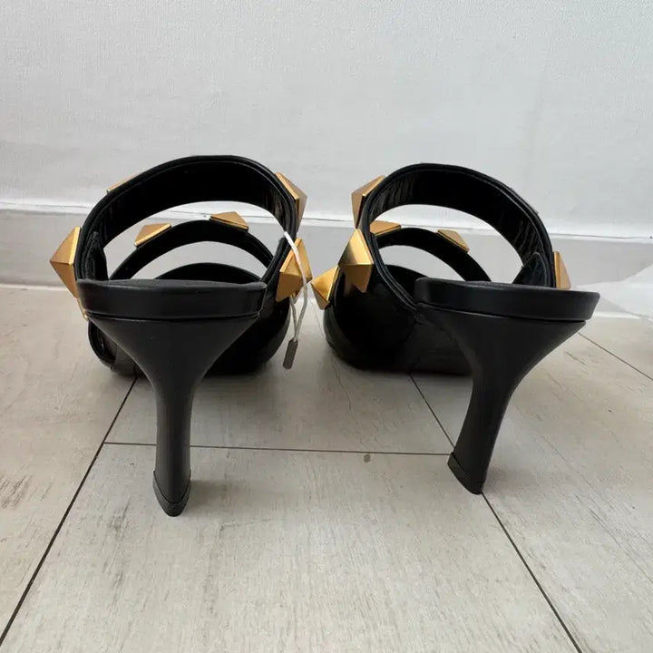[BUNJANG] Valentino Rockstud Mules (Size 36) / 발렌티노 락스터드 뮬 새제품(사이즈36)