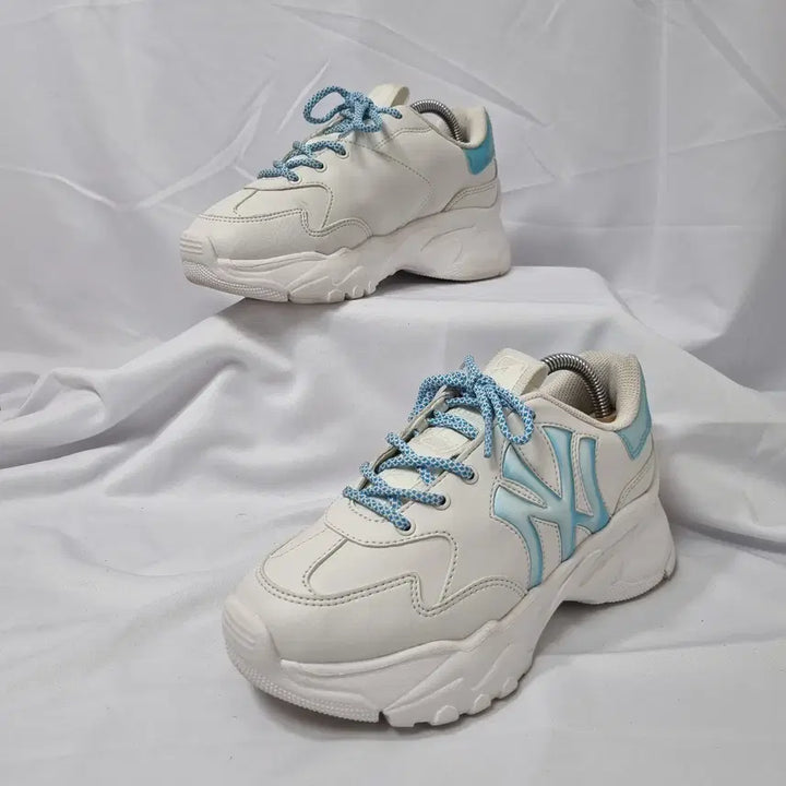 [BUNJANG] MLB Big Ball Chunky Window Hologram NY Sneakers / 빈티지하서 230 엠엘비 mlb 빅볼청키 윈도우 홀로그램 NY 스니커즈