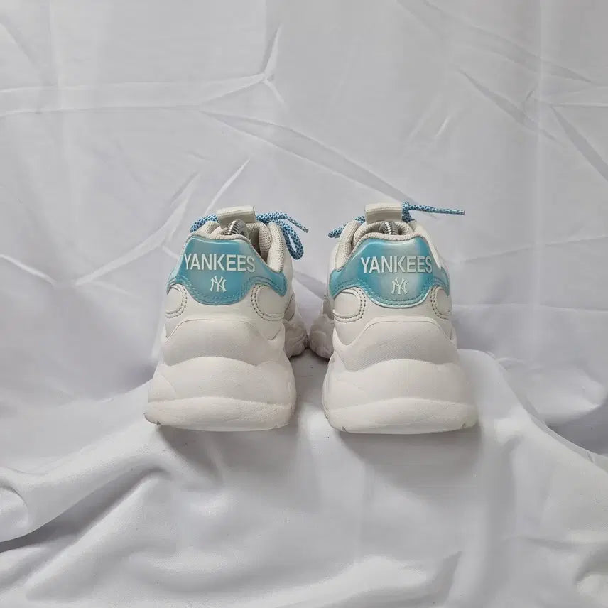 [BUNJANG] MLB Big Ball Chunky Window Hologram NY Sneakers / 빈티지하서 230 엠엘비 mlb 빅볼청키 윈도우 홀로그램 NY 스니커즈