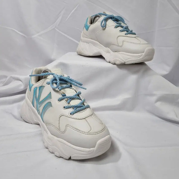 [BUNJANG] MLB Big Ball Chunky Window Hologram NY Sneakers / 빈티지하서 230 엠엘비 mlb 빅볼청키 윈도우 홀로그램 NY 스니커즈
