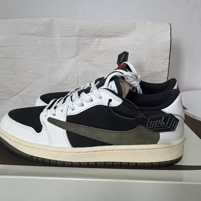 [SOLD OUT] 트래비스스캇 미디엄올리브 우먼스285