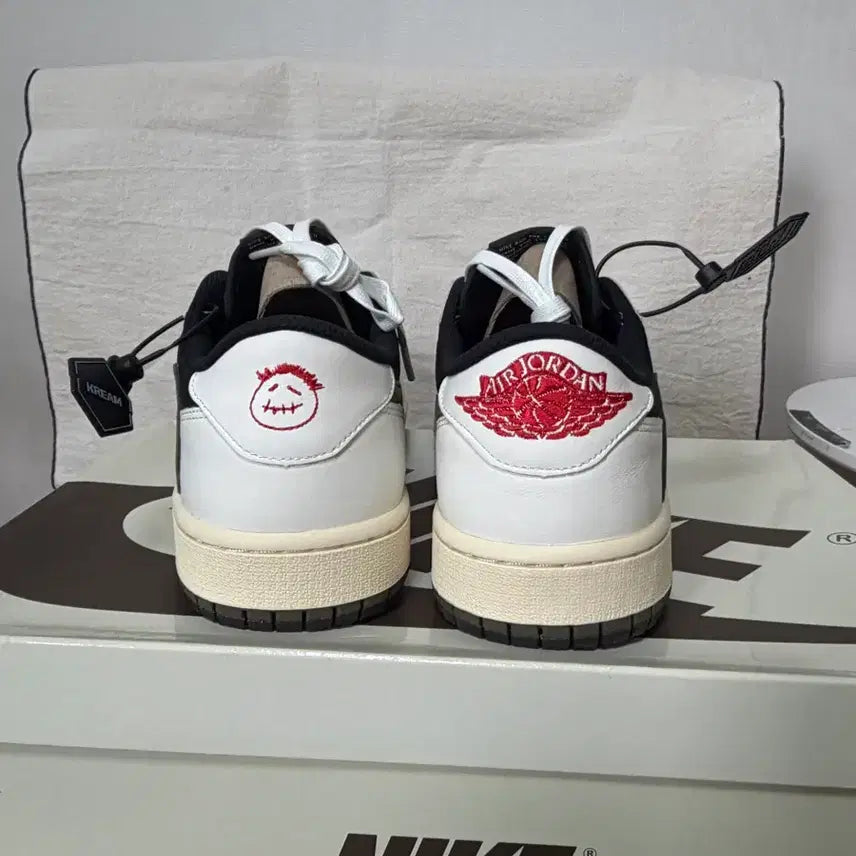 [SOLD OUT] 트래비스스캇 미디엄올리브 우먼스285