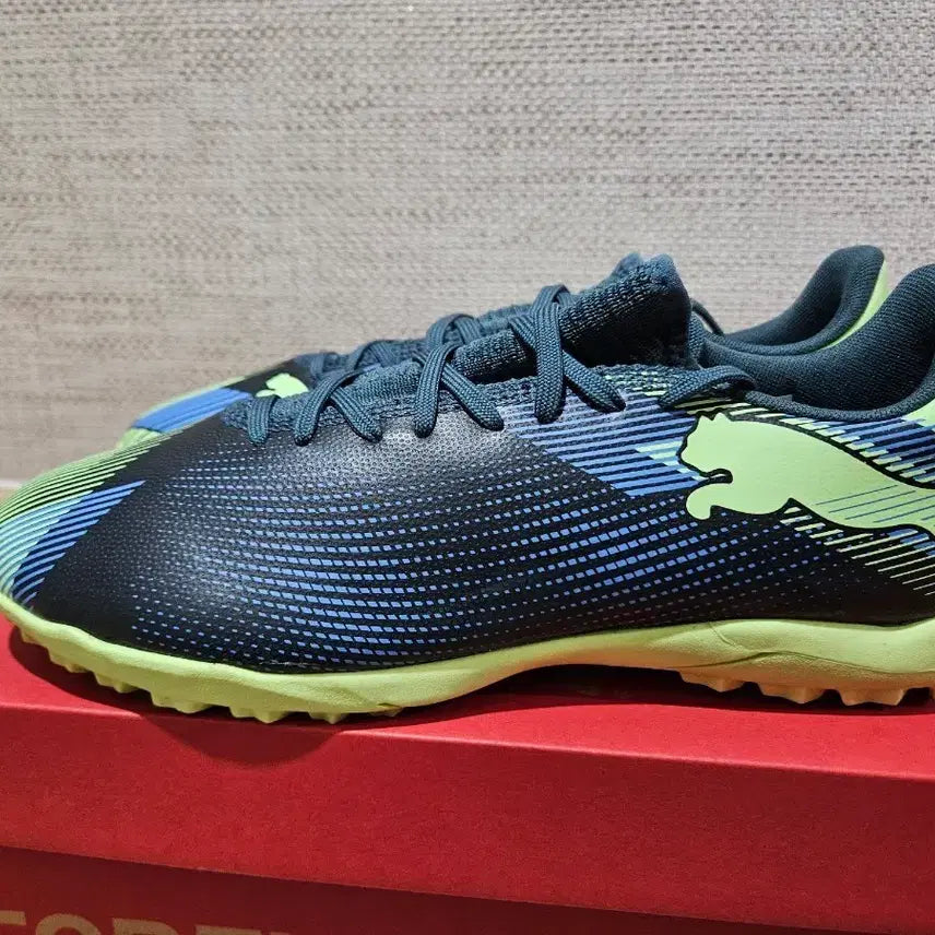 [BUNJANG] Puma Future 7 Play TT Futsal Shoes / 푸마 퓨처 7 플레이 TT 풋살화 (새상품270.275)