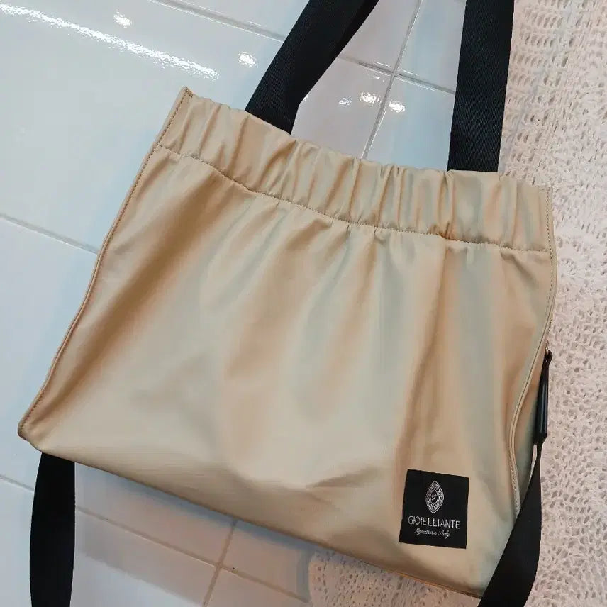 [BUNJANG] GIOIELLIANTE Beige Drawstring Shoulder Bag / GIOIELLIANTE 베이지드로우스트링  숄더백