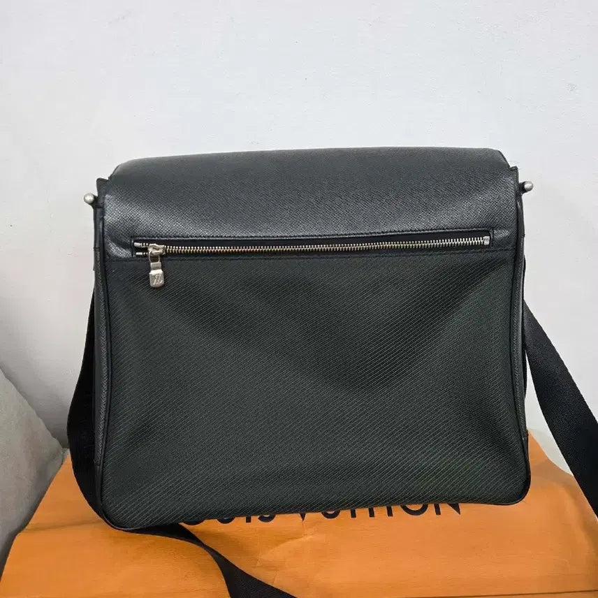 [SOLD OUT] [보증서 정품] 루이비통 타이거 디스트릭트 숄더백