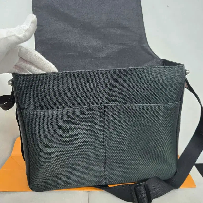 [SOLD OUT] [보증서 정품] 루이비통 타이거 디스트릭트 숄더백