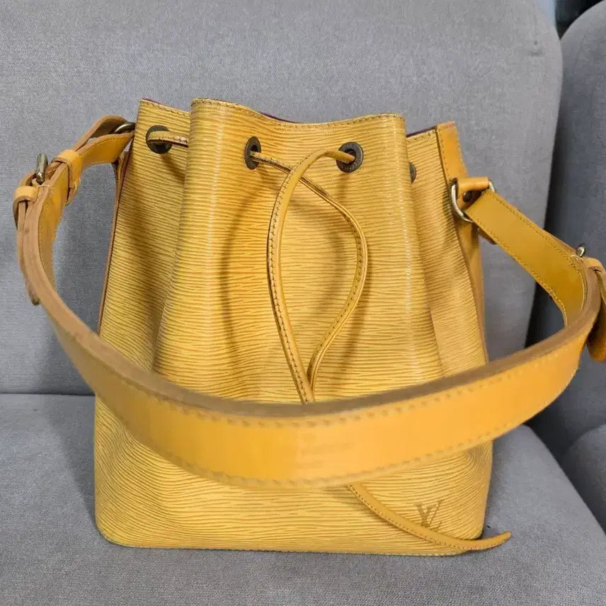 [SOLD OUT] 루이비통 에피 쁘띠 노에 옐로우 버킷백