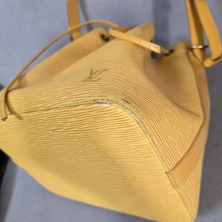 [SOLD OUT] 루이비통 에피 쁘띠 노에 옐로우 버킷백
