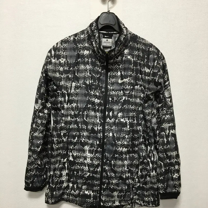 [SOLD OUT] 나이키 여성 윈드러너 경량 바람막이자켓