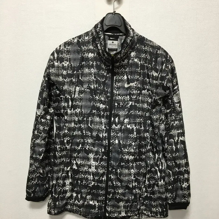 [SOLD OUT] 나이키 여성 윈드러너 경량 바람막이자켓