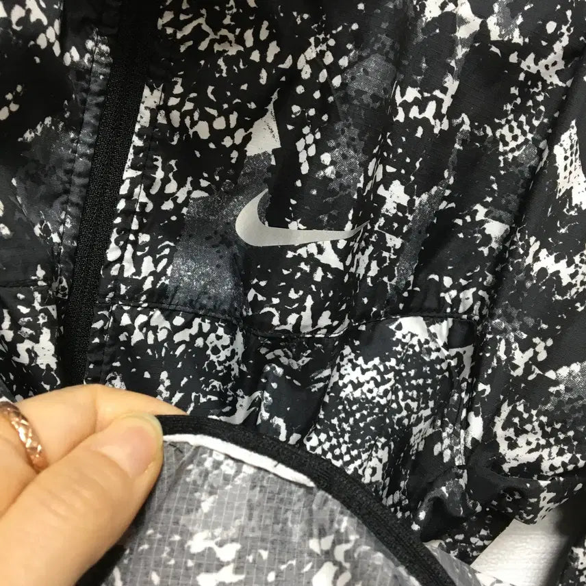 [SOLD OUT] 나이키 여성 윈드러너 경량 바람막이자켓