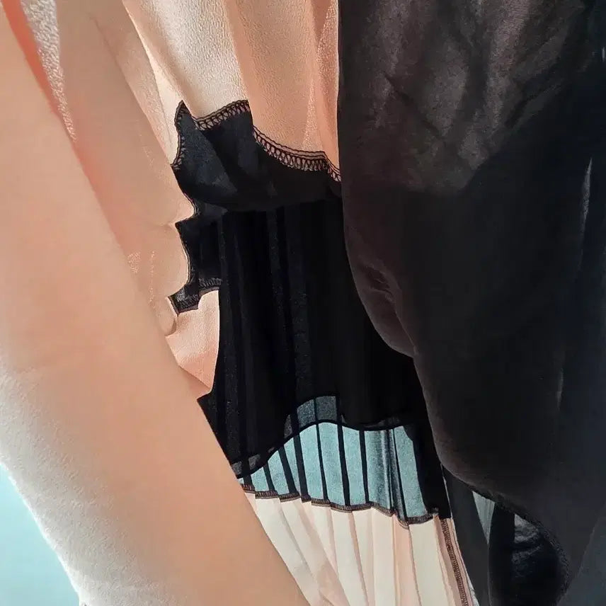 [SOLD OUT] S/시폰 플리츠 배색 원피스
