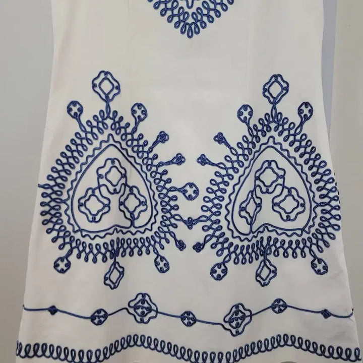 [SOLD OUT] 마쥬 화이트 자수 슬리브리스 미니 원피스 55사이즈