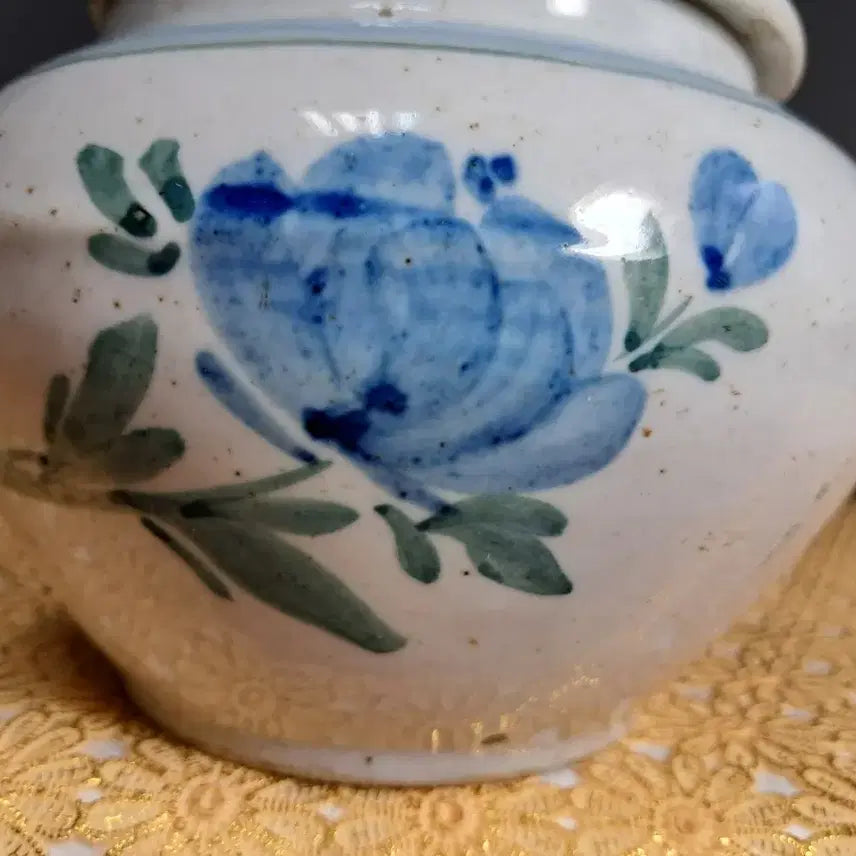 [BUNJANG] Celadon Porcelain Jar with Peony Motif / (골동품)모란문 청화백자 약호 단지(높이약12cm)
