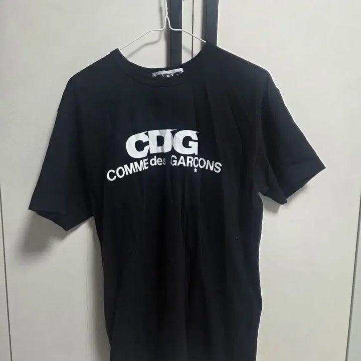 [BUNJANG] CDG 블랙 반팔 티셔츠 / CDG 블랙 반팔 티셔츠