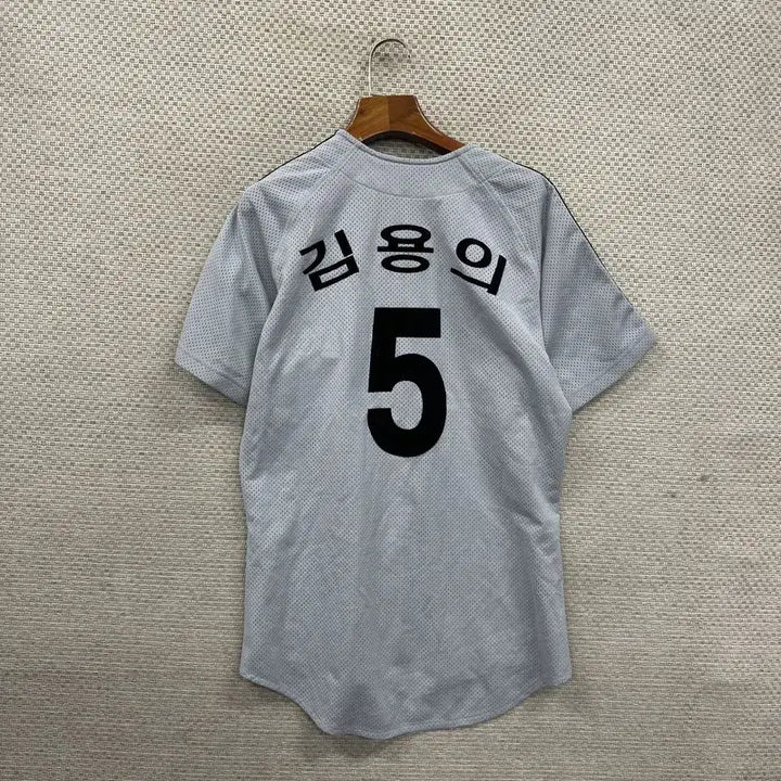 [BUNJANG] ATC LG 트윈스 김용의 야구 유니폼 반팔티 95 D00212 / ATC LG 트윈스 김용의 야구 유니폼 반팔티 95 D00212