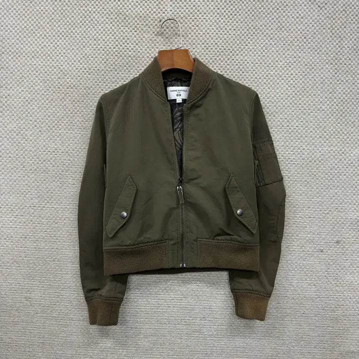 [BUNJANG] Uniqlo Carine Roitfeld Cropped Bomber Jacket M / 유니클로 카린로이펠트 크롭 항공점퍼 M D00147
