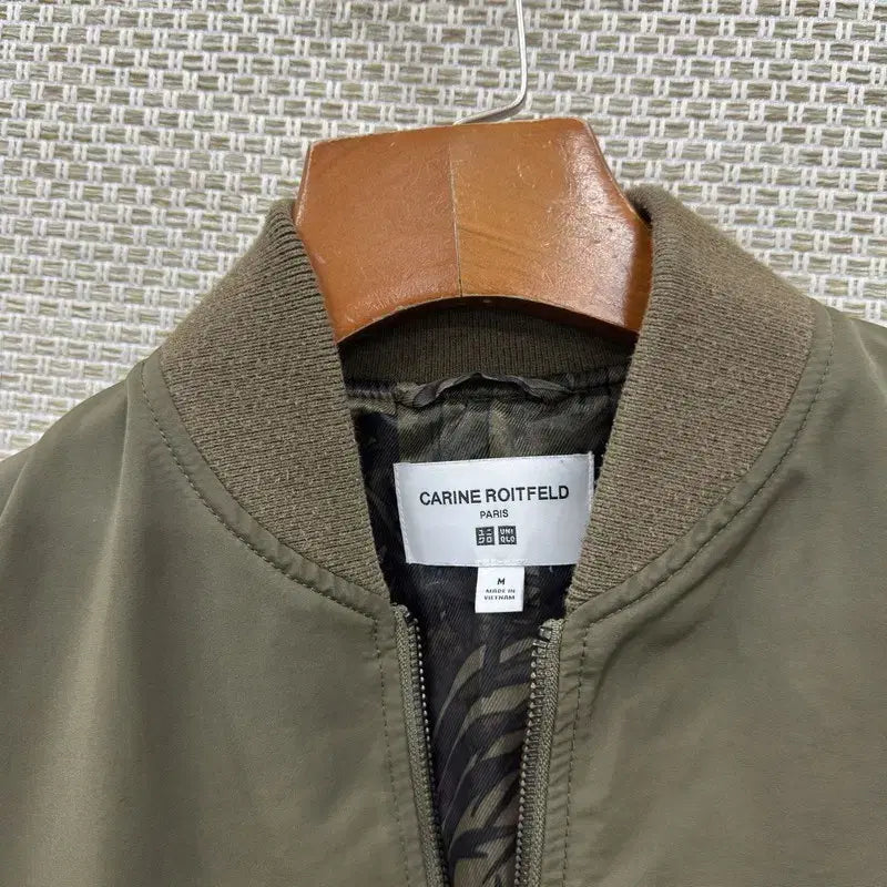 [BUNJANG] Uniqlo Carine Roitfeld Cropped Bomber Jacket M / 유니클로 카린로이펠트 크롭 항공점퍼 M D00147