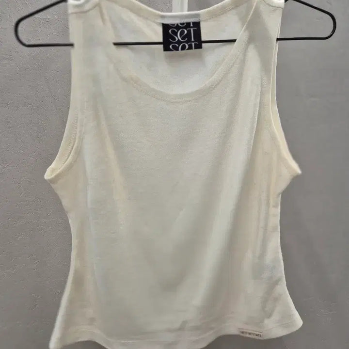[BUNJANG] SETSETSET Ivory Sleeveless Top / SETSETSET 아이보리 슬리브리스 FREE