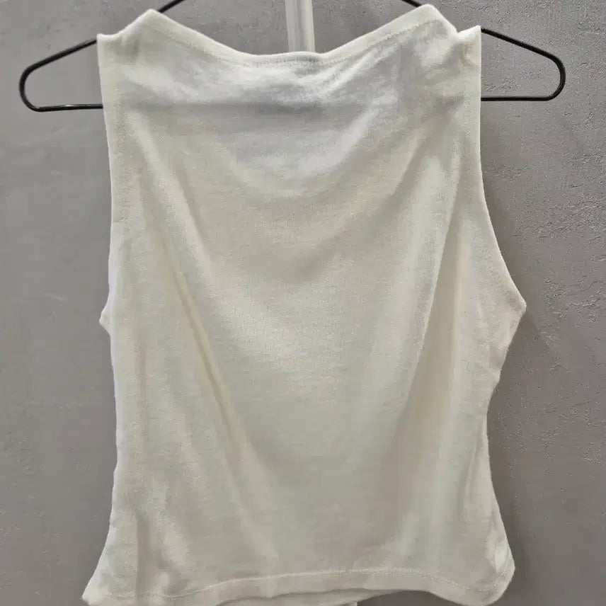 [BUNJANG] SETSETSET Ivory Sleeveless Top / SETSETSET 아이보리 슬리브리스 FREE