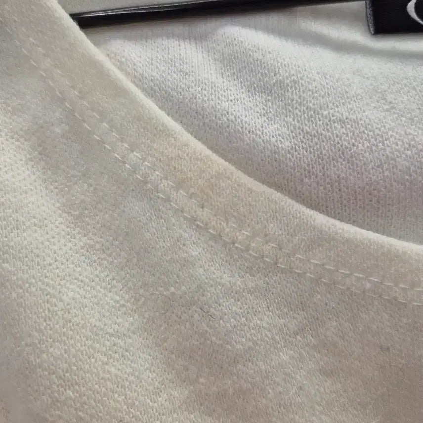 [BUNJANG] SETSETSET Ivory Sleeveless Top / SETSETSET 아이보리 슬리브리스 FREE