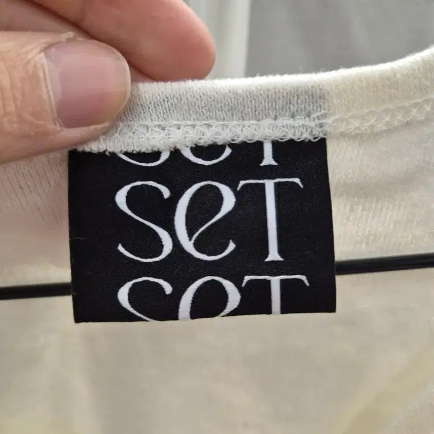[BUNJANG] SETSETSET Ivory Sleeveless Top / SETSETSET 아이보리 슬리브리스 FREE