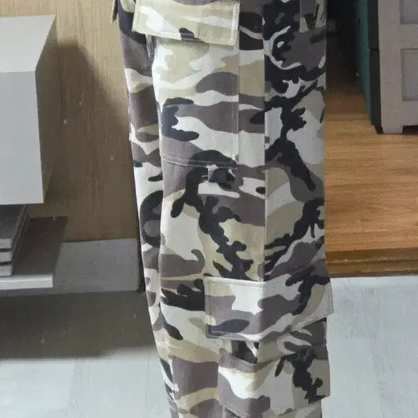 [BUNJANG] Sunday Off Club Camouflage Cargo Pants / (착샷) 선데이오프클럽 카모플라주 카고 팬츠