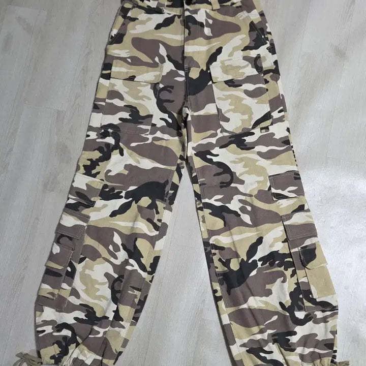 [BUNJANG] Sunday Off Club Camouflage Cargo Pants / (착샷) 선데이오프클럽 카모플라주 카고 팬츠