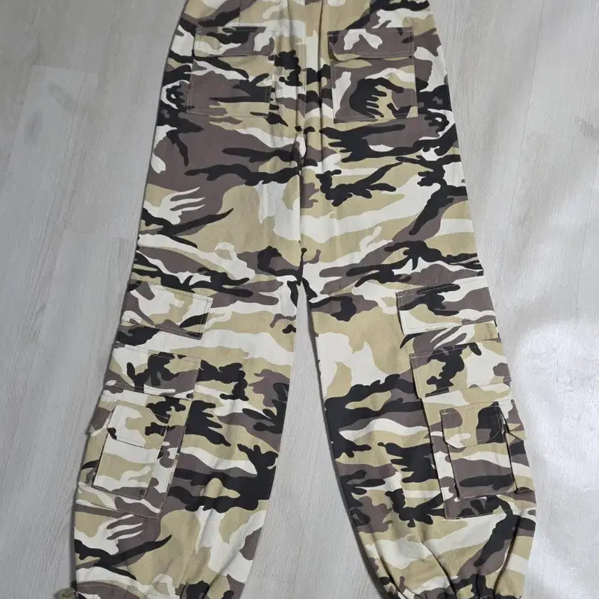 [BUNJANG] Sunday Off Club Camouflage Cargo Pants / (착샷) 선데이오프클럽 카모플라주 카고 팬츠