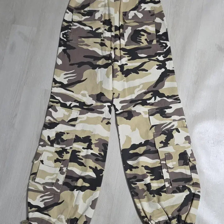 [BUNJANG] Sunday Off Club Camouflage Cargo Pants / (착샷) 선데이오프클럽 카모플라주 카고 팬츠