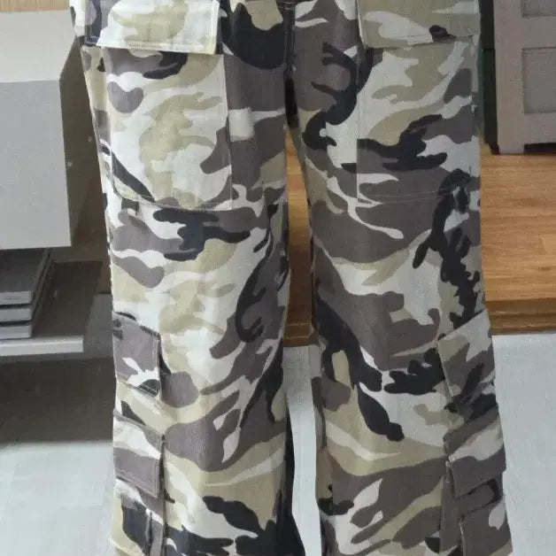 [BUNJANG] Sunday Off Club Camouflage Cargo Pants / (착샷) 선데이오프클럽 카모플라주 카고 팬츠