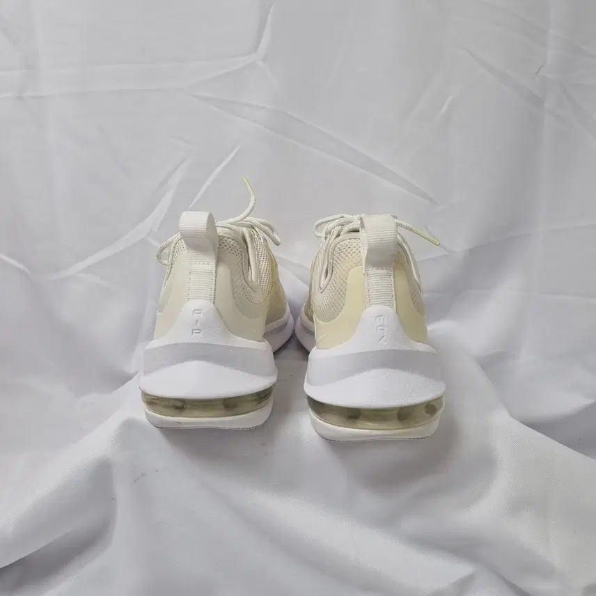 [BUNJANG] 빈티지하서 240 나이키 에어맥스 엑시스 스니커즈 화이트 / 빈티지하서 240 나이키 에어맥스 엑시스 스니커즈 화이트