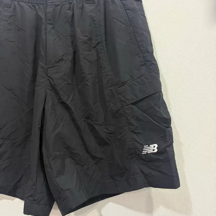 [SOLD OUT] 뉴발란스 블랙 카고 반바지
