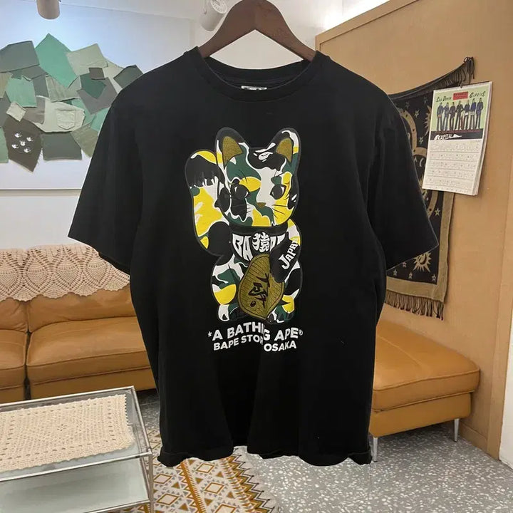 [BUNJANG] 베이프 AAPE 오사카 한정판 마네키네코 반팔티 L C11093 / 베이프 AAPE 오사카 한정판 마네키네코 반팔티 L C11093