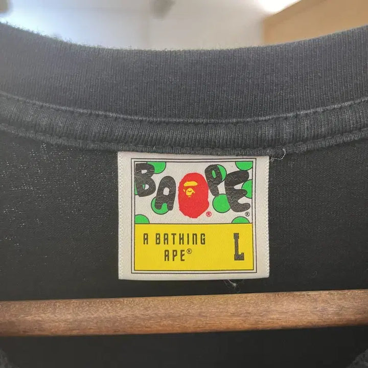 [BUNJANG] 베이프 AAPE 오사카 한정판 마네키네코 반팔티 L C11093 / 베이프 AAPE 오사카 한정판 마네키네코 반팔티 L C11093