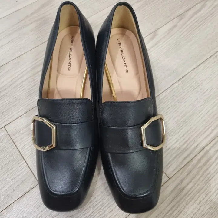 [SOLD OUT] 엘칸토 블랙 금장 로퍼 슈즈