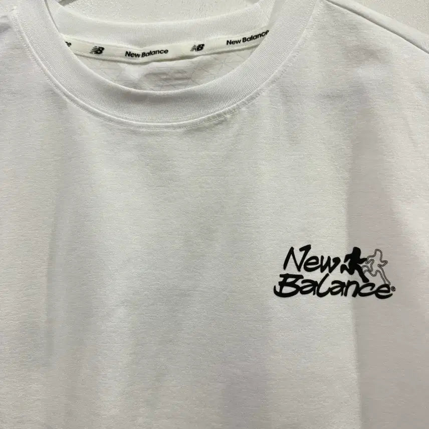 [SOLD OUT] 뉴발란스 화이트 로고 반팔 티셔츠