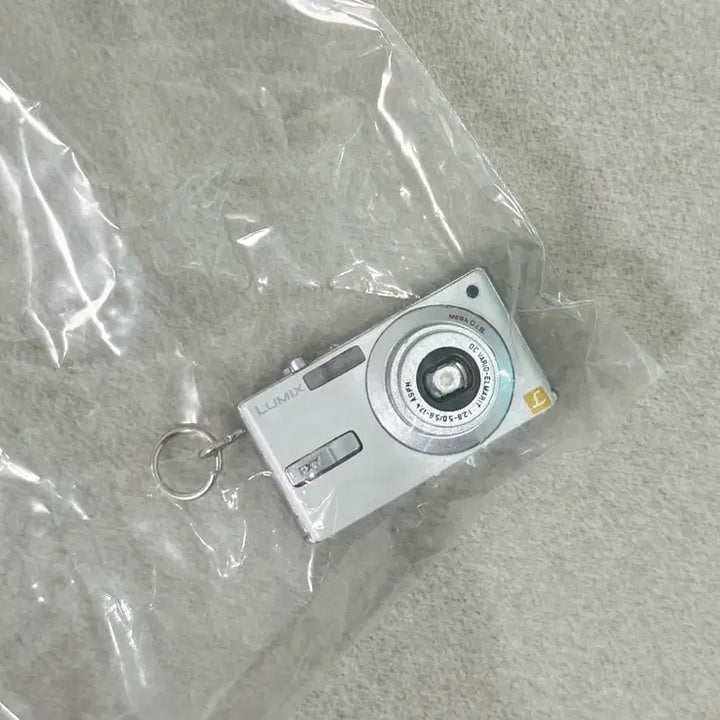 [BUNJANG] (미개봉) LUMIX 루믹스 디지털 카메라 가챠 레어 실버 / (미개봉) LUMIX 루믹스 디지털 카메라 가챠 레어 실버