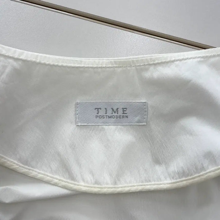 [SOLD OUT] 타임 포스트모던 여성66 화이트 지퍼형 반팔 원피스