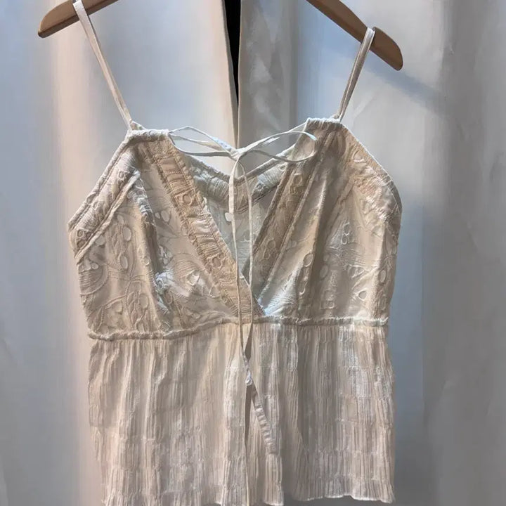 [BUNJANG] IRO PARIS (이로 파리) 레이스 슬리브리스 블라우스 A322 / IRO PARIS (이로 파리) 레이스 슬리브리스 블라우스 A322