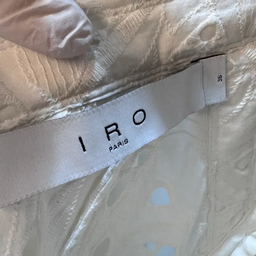 [BUNJANG] IRO PARIS (이로 파리) 레이스 슬리브리스 블라우스 A322 / IRO PARIS (이로 파리) 레이스 슬리브리스 블라우스 A322