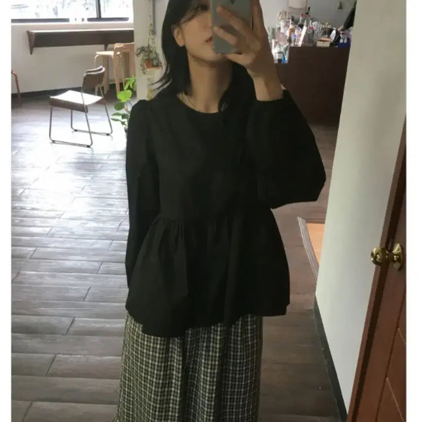 [BUNJANG] 데일리쥬 퍼프 라운드 긴팔 블라우스 검정 / 데일리쥬 퍼프 라운드 긴팔 블라우스 검정