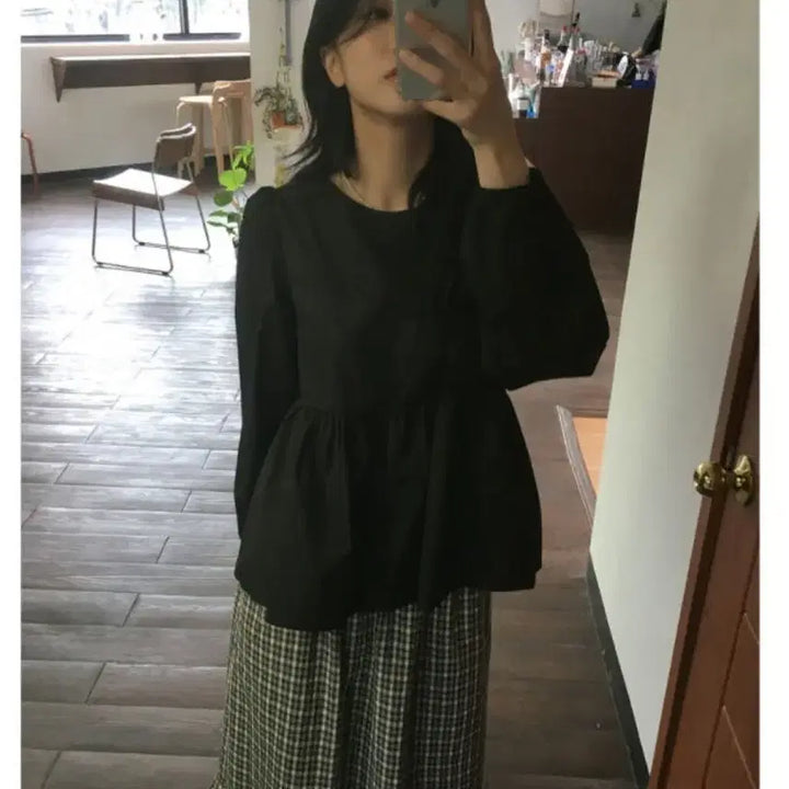 [BUNJANG] 데일리쥬 퍼프 라운드 긴팔 블라우스 검정 / 데일리쥬 퍼프 라운드 긴팔 블라우스 검정