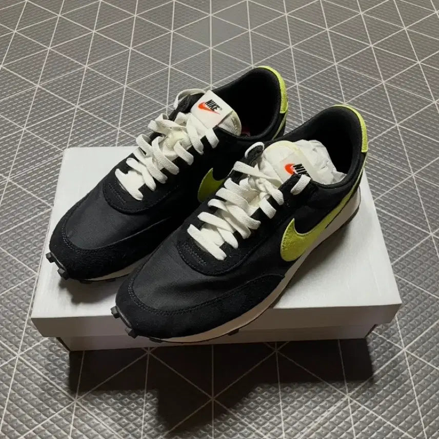 [BUNJANG] Nike Daybreak SP Black Limelight Sneakers (Used, Size 270) / [중고] 나이키 데이브레이크 SP 블랙 라임라이트 (박스X)