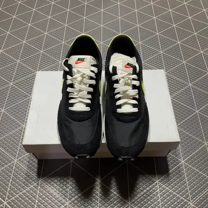 [BUNJANG] Nike Daybreak SP Black Limelight Sneakers (Used, Size 270) / [중고] 나이키 데이브레이크 SP 블랙 라임라이트 (박스X)