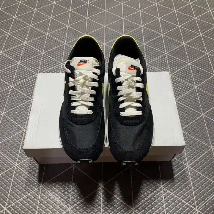 [BUNJANG] Nike Daybreak SP Black Limelight Sneakers (Used, Size 270) / [중고] 나이키 데이브레이크 SP 블랙 라임라이트 (박스X)