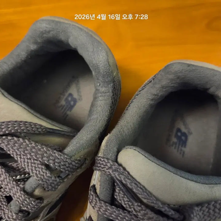[SOLD OUT] 뉴발란스 2002R 그레이 운동화