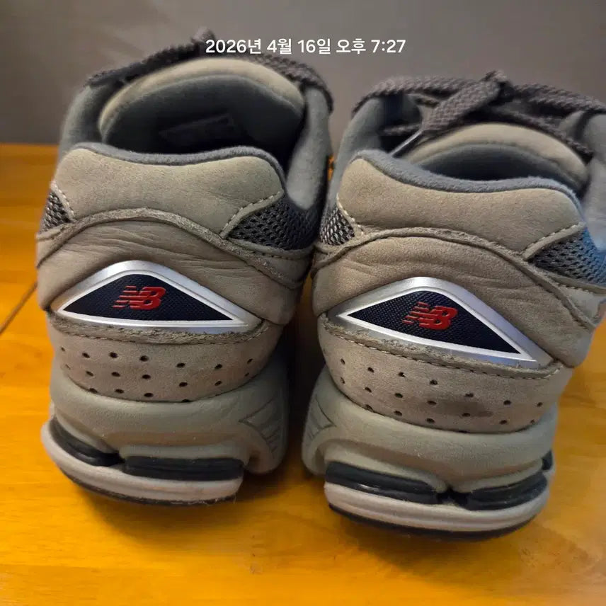 [SOLD OUT] 뉴발란스 2002R 그레이 운동화